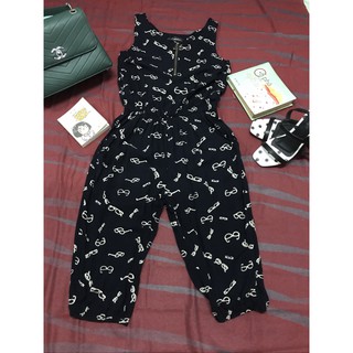 Jump quần lửng hoạ tiết mắt kính size S