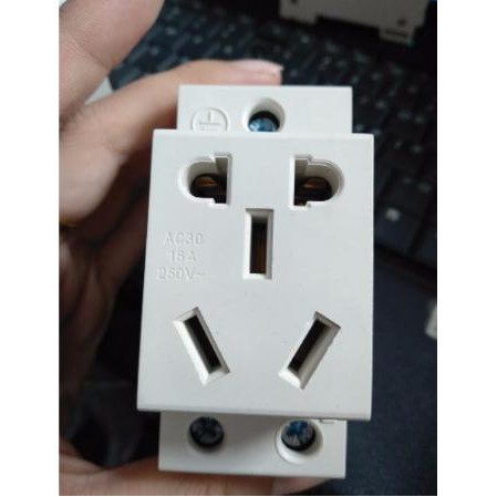 Ổ điện 5 lỗ  16A-250V