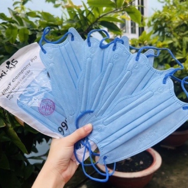 Khẩu trang y tế 4 lớp không mùi 4 lớp dày dặn, form ôm mặt, kháng khuẩn và chống thấm nước, không xù lông