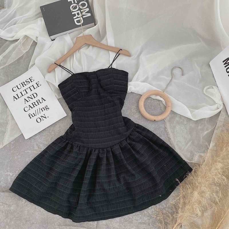 Đầm dây đen vải gấm