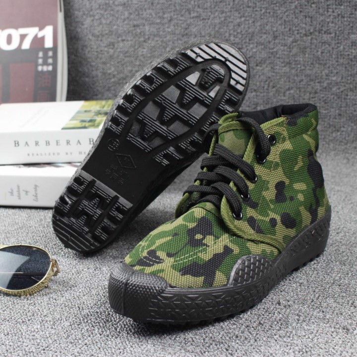 Giày rằn ri đi rừng