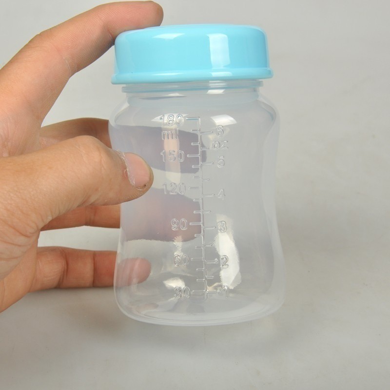 Bình Sữa Cho Em Bé Gắn Ống Hút Tiện Dụng