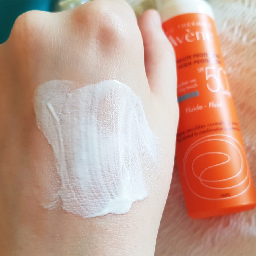 Kem Chống Nắng Cho Da Nhạy Cảm Avene Eau Thermale SPF 50+ Sunscreen