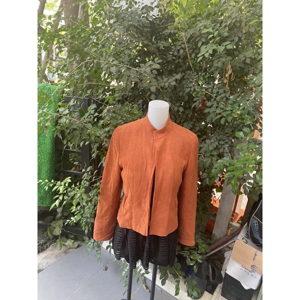 áo khoát dạ màu cam dáng ngắn