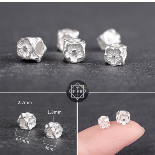 Charm bạc thái vuông hoa