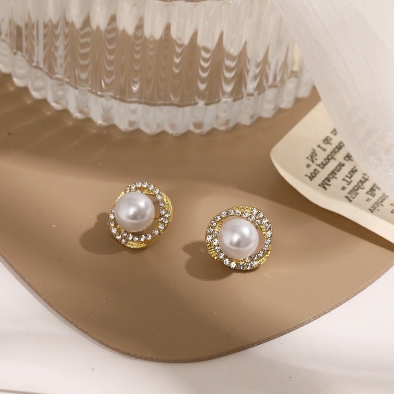 Khuyên tai tròn viền đá đính ngọc thời trang Hàn Quốc dành cho nữ