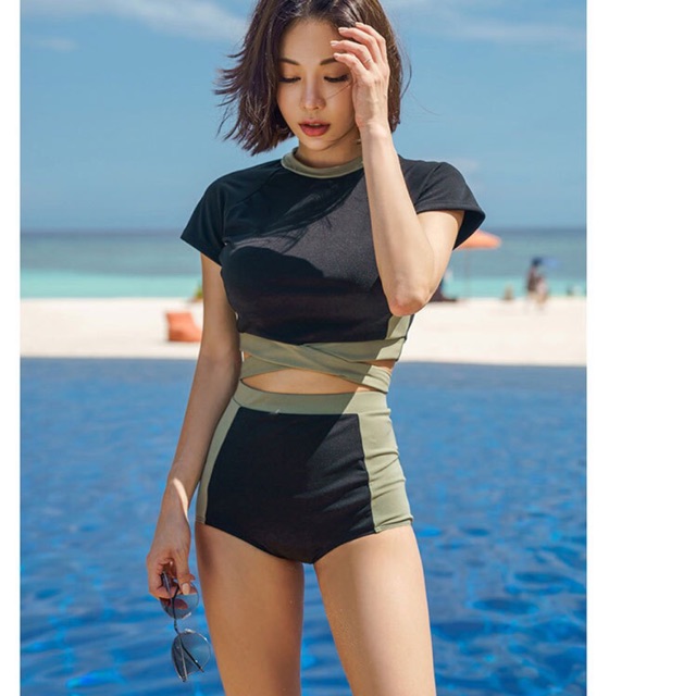 Bộ bikini , bộ đồ bơi nữ 2 mảnh áo cộc tay buộc eo màu đen viền xanh rêu