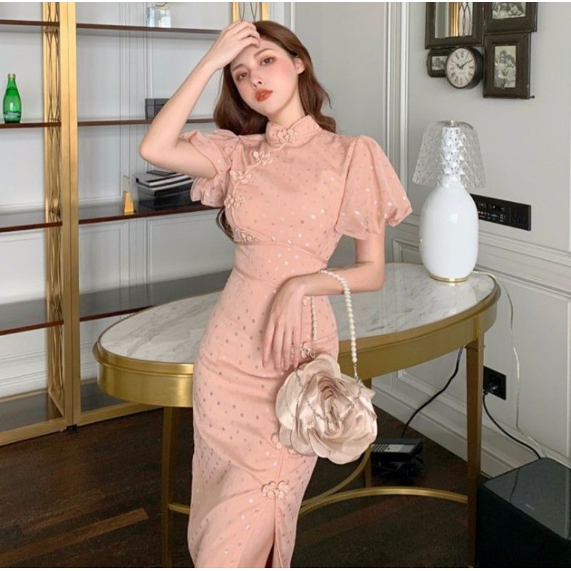 Sườn xám hồng pastel tay bồng