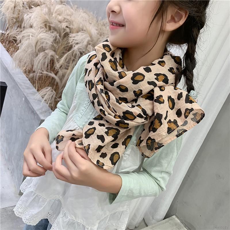 Khăn choàng cổ dày họa tiết da báo cho bé