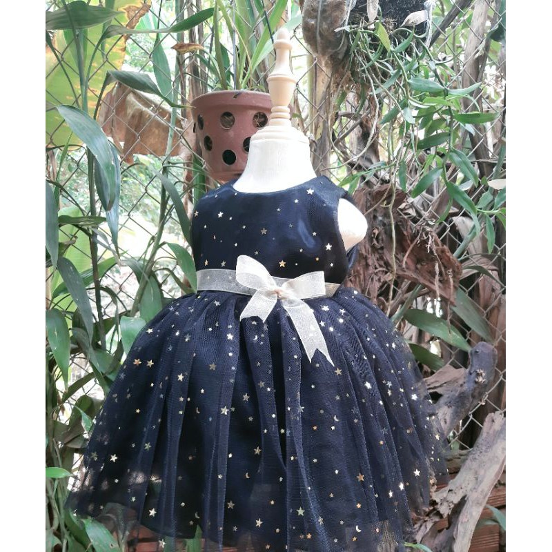 Váy sao xinh lung linh cho bé