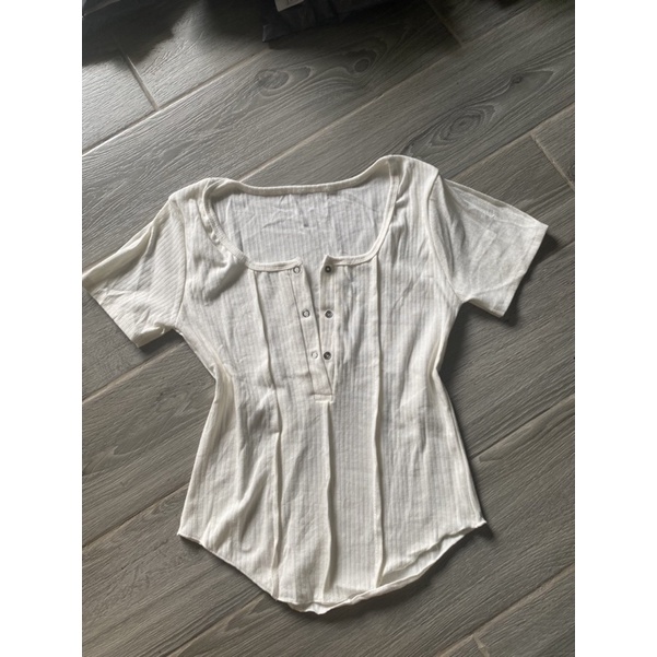 áo thun gân vạt bầu phối nút may viền cực đẹp