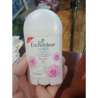 Lăn sáp Enchanter hồng Romatic