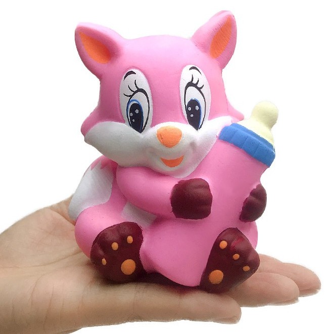 Đồ chơi Squishy BÉ CÁO MÀU CAM/MÀU HỒNG ôm bình sữa của mẹ