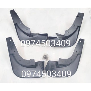 Chắn bùn bánh Mazda 323