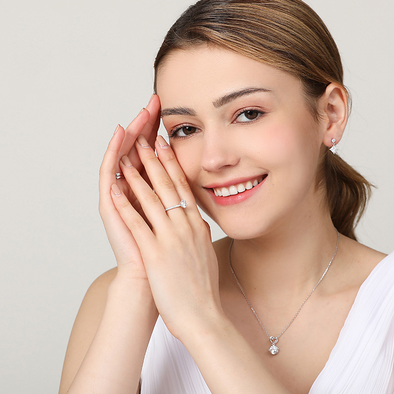 vòng cổ Mặt Trái Tim Và Mũi Tên Đính Đá Pt950