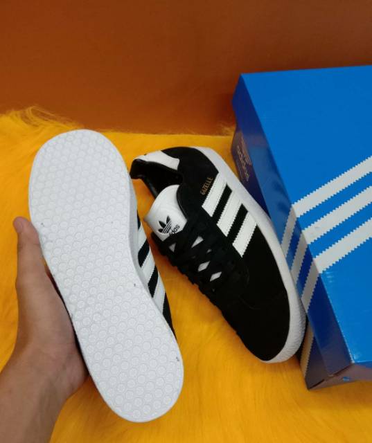 Giày Thể Thao Adidas Gazelle Phối Màu Đen Trắng Cá Tính