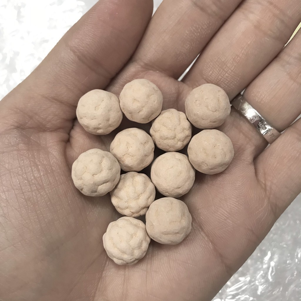 Tranh thủ công thêu ren