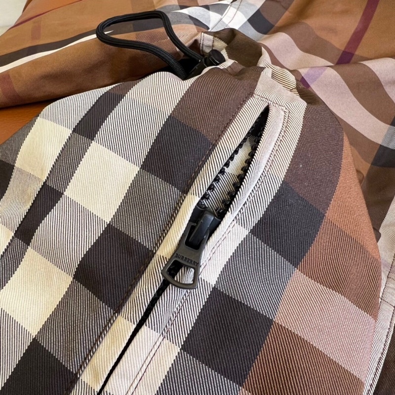 Áo khoác trench coat kẻ sọc cổ điển có dây rút ở eo thương hiệu Burberry 2022 cao cấp