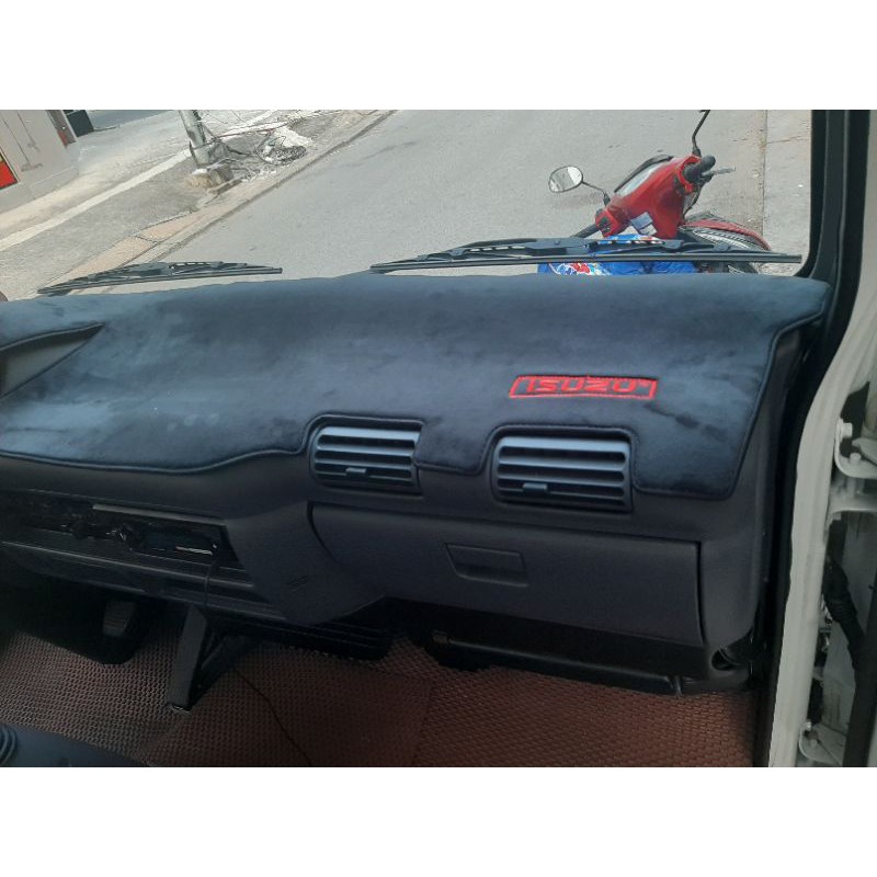 Thảm Nhung Lót Taplo Xe Tải ISUZU QKR 210 230 270 đầu tròn đời 2015 2016 2017 2018 2019 2020 2021 2022