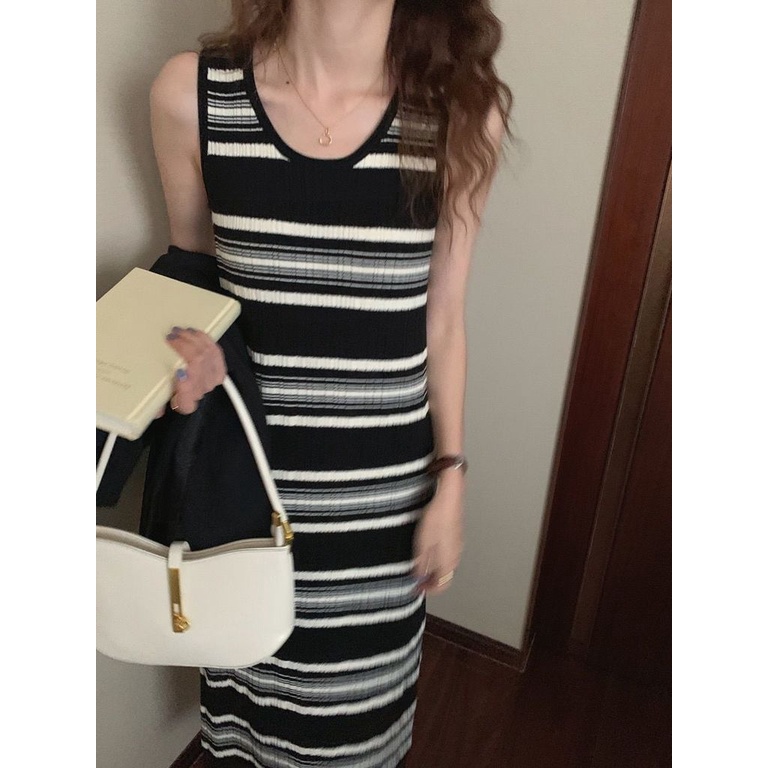 Đầm Dệt Kim Sát Nách Cổ Tròn Họa Tiết Kẻ Sọc Màu Sắc Tương Phản Thời Trang Xuân Hè Hàn Quốc Cho Nữ