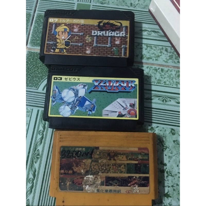 Máy điện tử 4 nút Famicom 1983 xưa