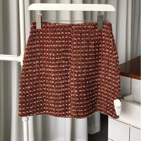 [Mã FADIRECT20 giảm 20K đơn 150K] Chân váy mini caro vải tweed đỏ - V664 | BigBuy360 - bigbuy360.vn