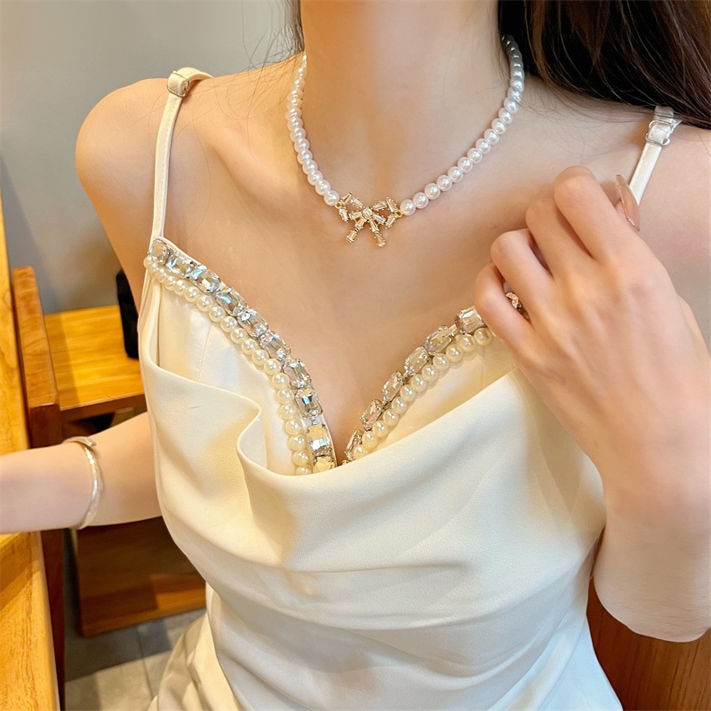 dây chuyền choker nữ chuỗi ngọc đính nơ sáng lấp lánh