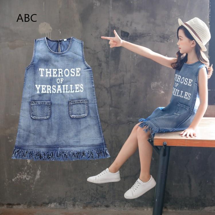 Đầm sát nách phom suông chất giả jeans in chữ xinh xắn cho bé