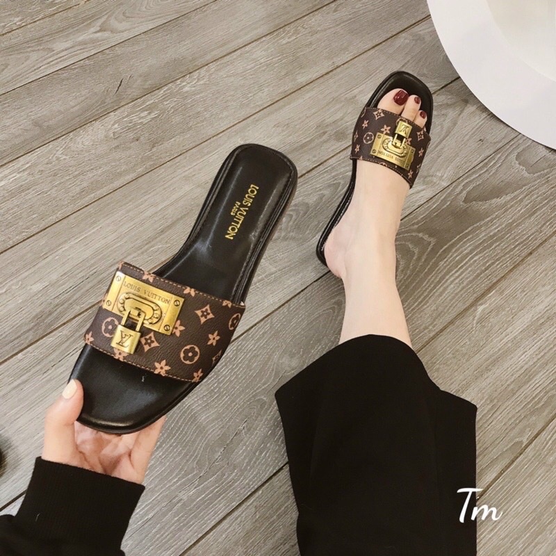 Dép lê nữ LV khoá chuông hoạ tiết hoa nâu