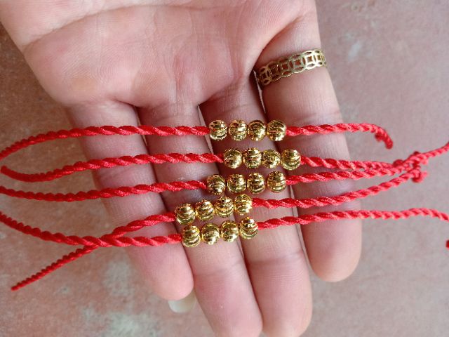 Vòng Tay Chỉ Đỏ May Mắn Mix 4 Bi Vàng 6 Ly