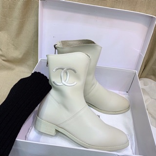 boots cổ thêu