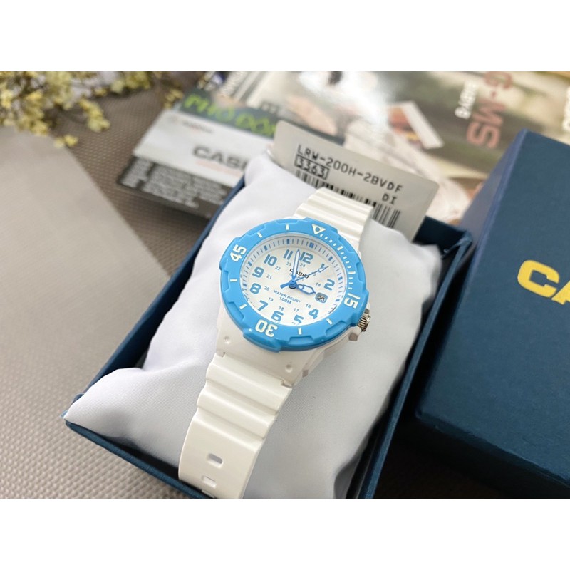 Đồng hồ nữ dây nhựa Casio chính hãng Anh Khuê LRW-200H-2BVDF