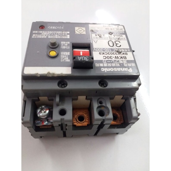 Attomat chống giật Panasonic 30A dòng rò 30ma.sử dụng điện 200-220v.hàng nội địa nhật bản