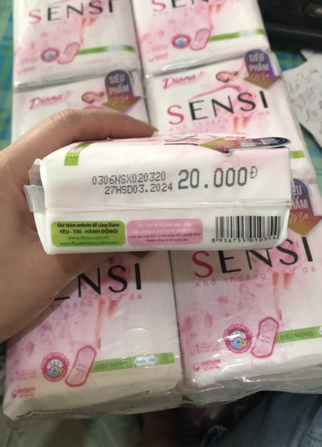 Gói 8 Miếng Băng Vệ Sinh Diana Sensi Siêu Mỏng Không Cánh