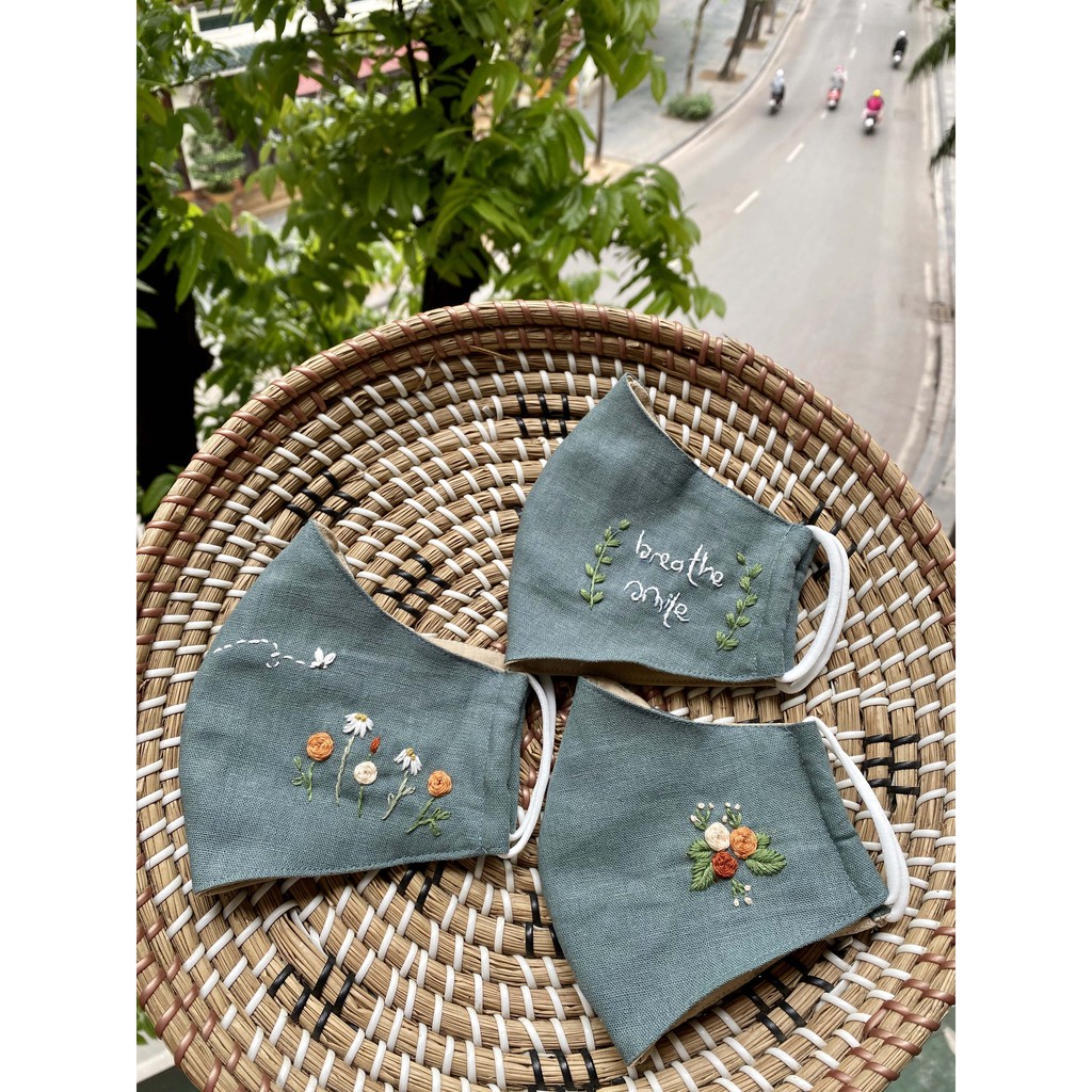 Khẩu trang vải kháng khuẩn linen thêu tay 3 lớp - Hand Embroidered Linen 3 Layer Face Mask | BigBuy360 - bigbuy360.vn