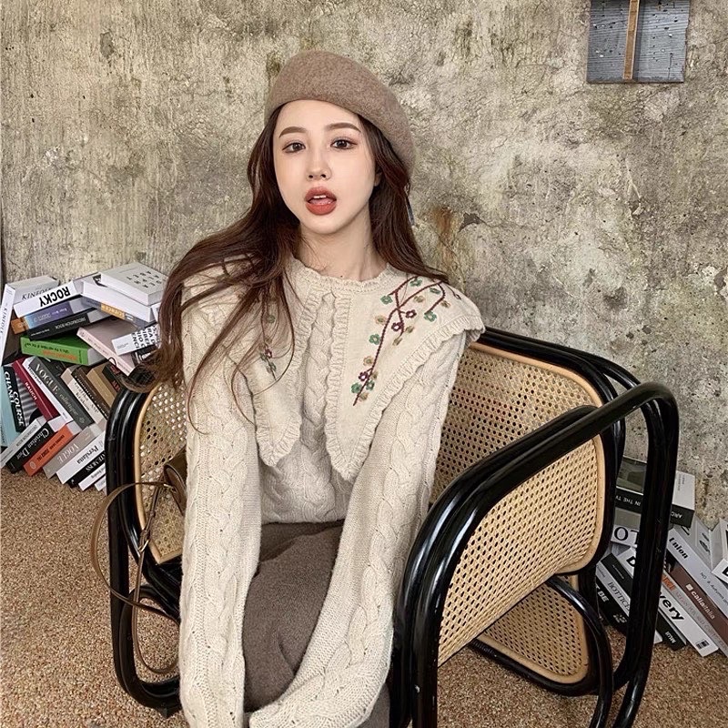 Áo len thêu hoa giống Jisoo BLACKPINK trong phim Snowdrop