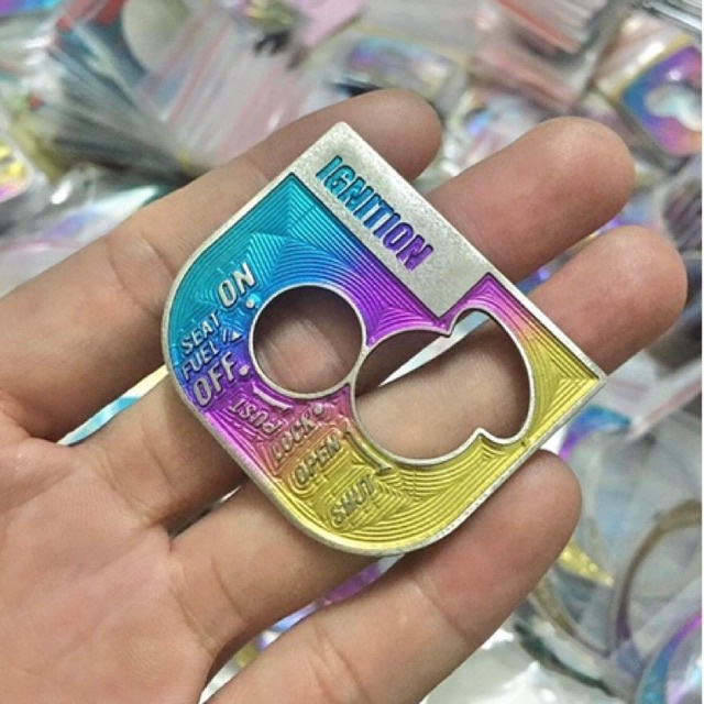 Tem titan Dán khoá SH có sẵn keo 3M đỏ chỉ lột lớp protect ra dán vào