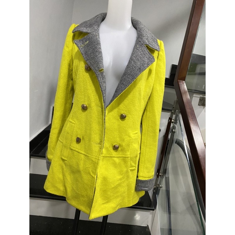 áo khoát dạ dáng ngắn màu vàng