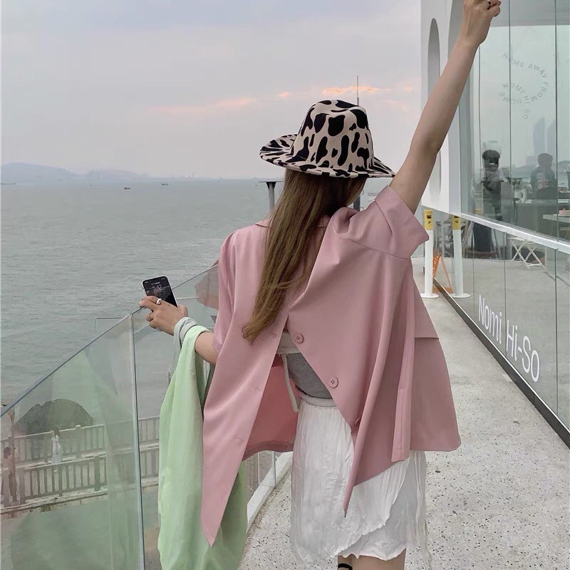 blazer cộc tay xẻ lưng mùa hè.