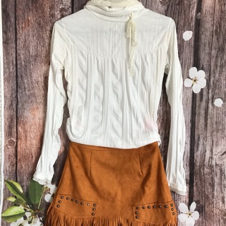 Chân váy da lộn, áo thun thu