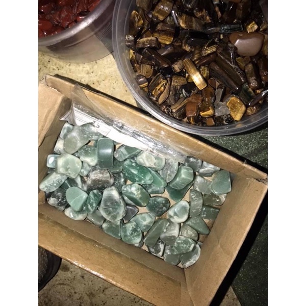 1 viên đá thanh tẩy,viên bóng