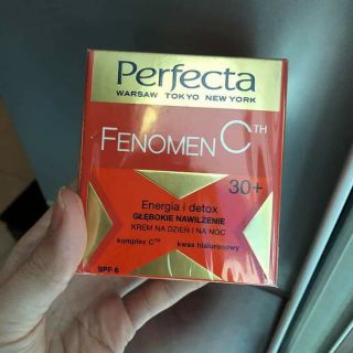 Kem sáng da dưỡng ẩm chuyên sâu Fenomen C