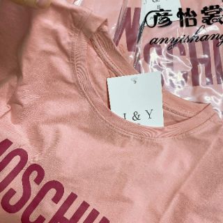 Áo phông nữ hồng moschino