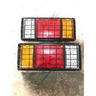 Bộ 2 Đèn Hậu ô tô led 3 Nắp Lệch có miếng bảo vệ 24V