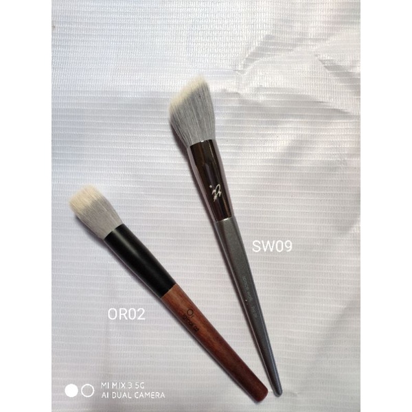 Có sẵn - cọ trang điểm "du hành không gian" Gorgeous