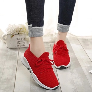 Giày sneaker