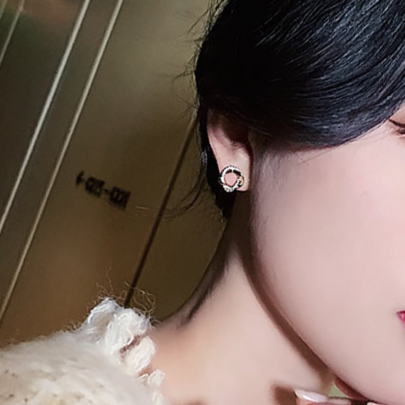Khuyên Tai Nữ Trang Tạo Hình Độc Đáo