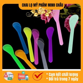 Que nhựa dùng trong spa - muỗng kem