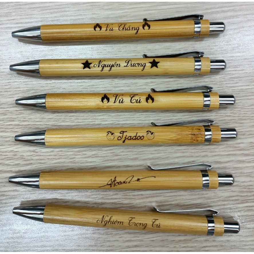 Bút bi tre khắc tên chữ kí theo yêu cầu