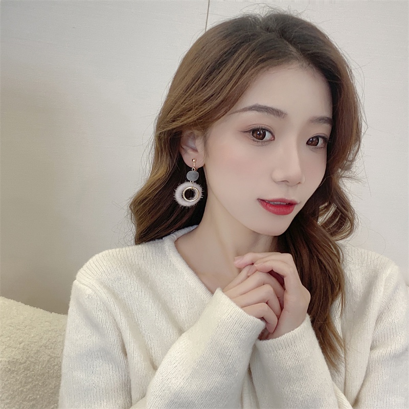 Khuyên tai kẹp không bấm lỗ chốt điều chỉnh K032 bằng hợp kim mạ vàng hình tròn gắn bông bigsize dáng dài Leous